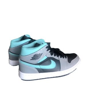 Nike Women’s Jordan’s 1 Size 7